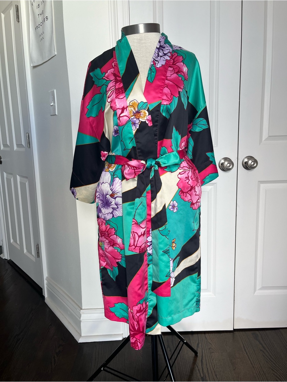 Natori Floral Satin Kimono Robe - Teal, Pink & Black